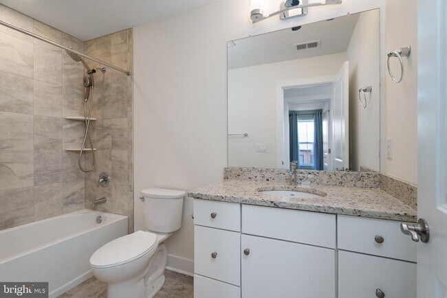 Building Photo - 3 E Hartwick Dr