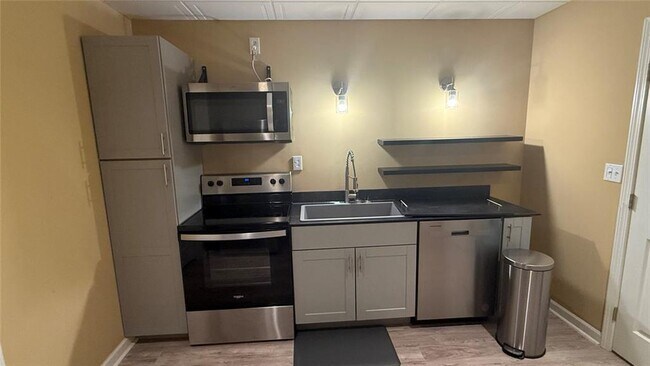 Building Photo - 2568 Alvecot Cir SE
