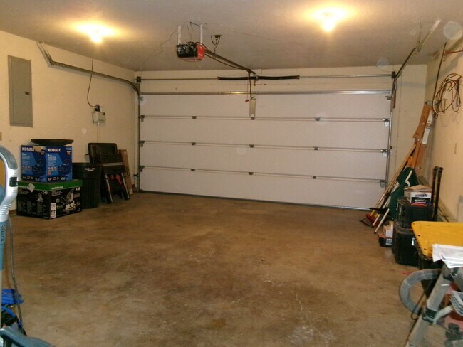 Building Photo - Pets Negotiable with Owner Approval!