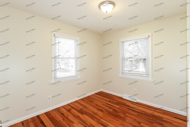 Building Photo - 8155 NE 50th St