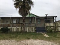 Building Photo - 1404 E Bayshore Dr