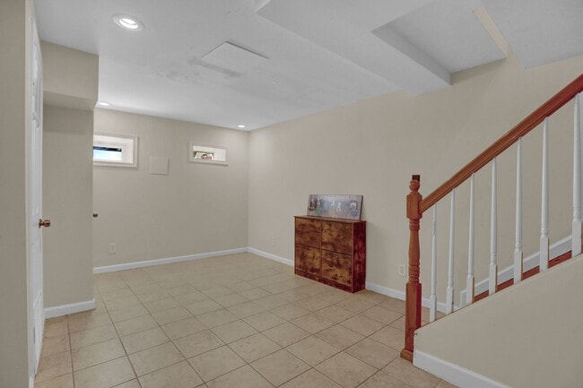 Building Photo - Chic City Living at 2308 E Fairmont Ave!