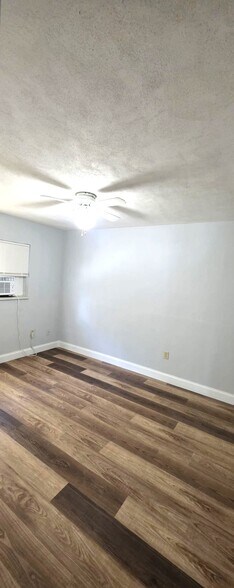 Building Photo - 2252 Maple Ave
