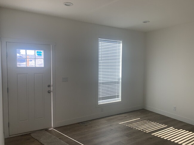 Building Photo - ** MOVE IN BONUS of $500.00 ** (If an agreement is signed by May 15th 2026) A brand new ADU (Acce...
