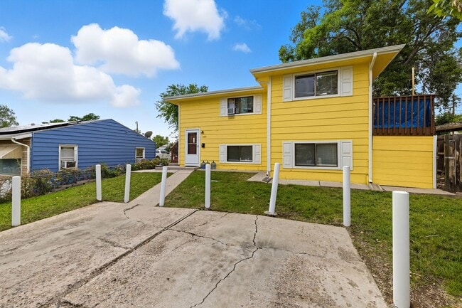 Primary Photo - Available Immediately! 2 Bed 1 Bath in Denver