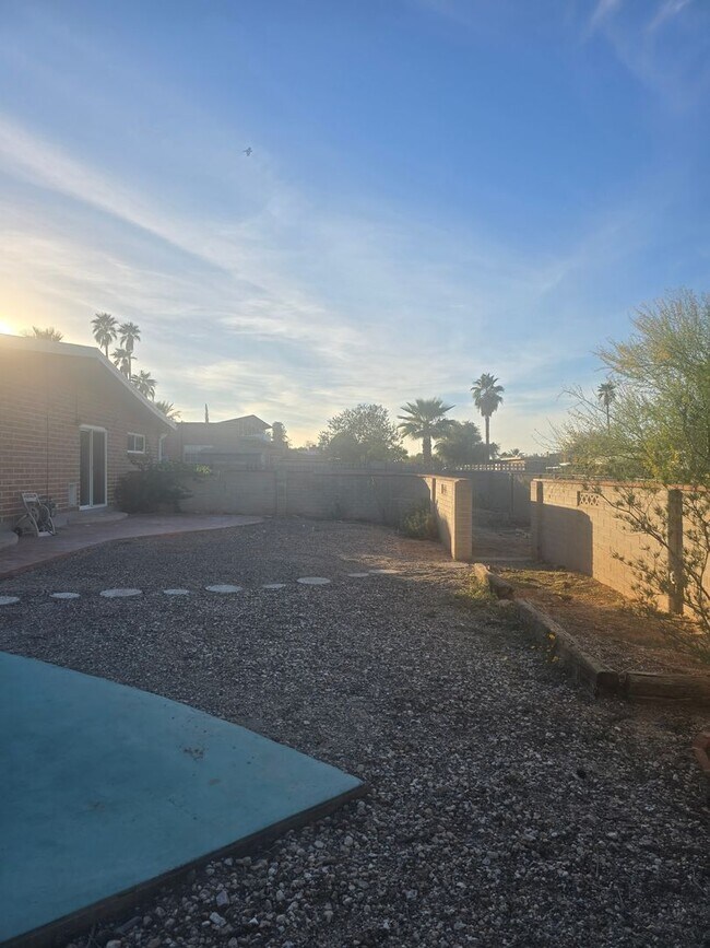 Building Photo - 9063 E Bellevue St