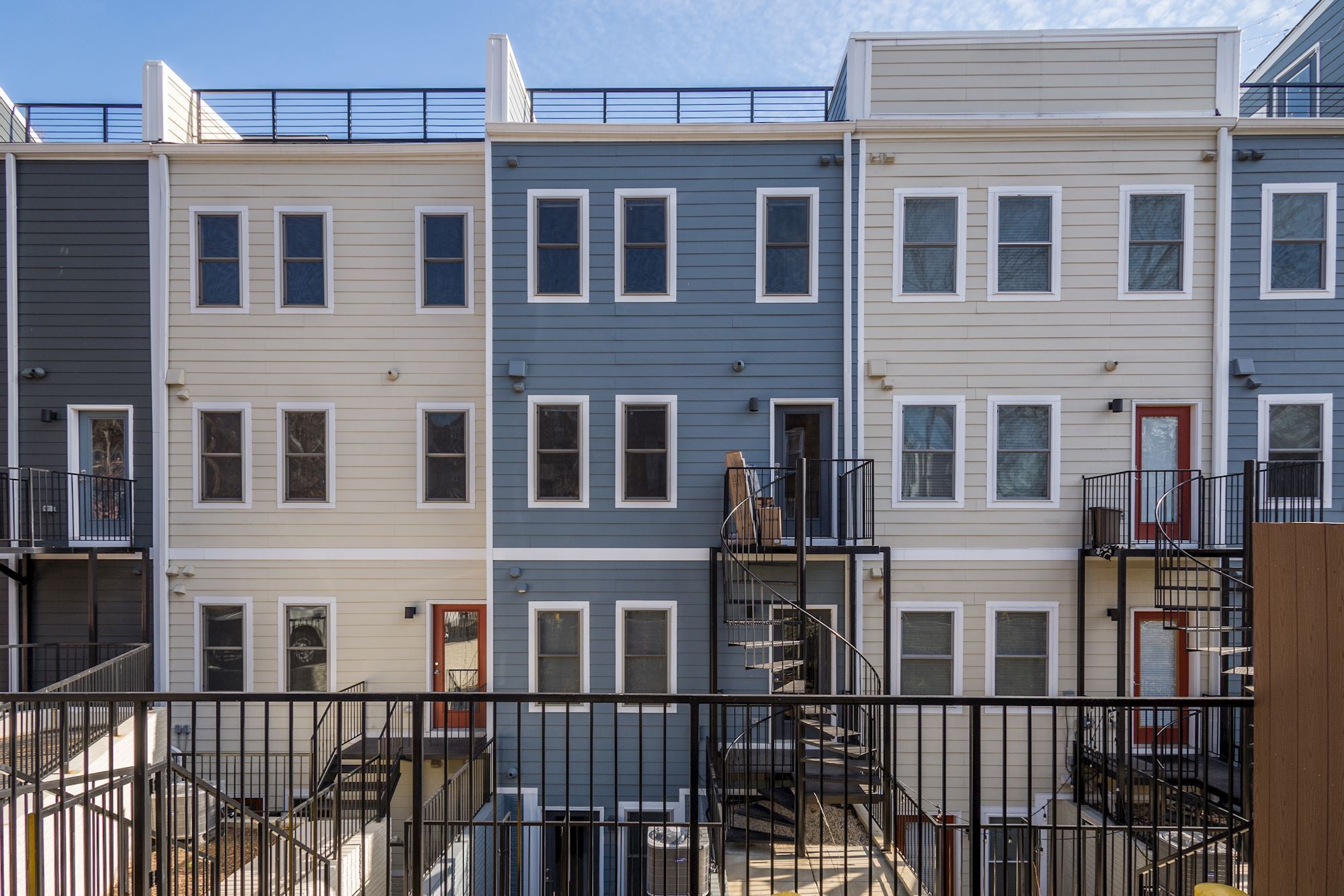 Building Photo - 2122 3rd St NE