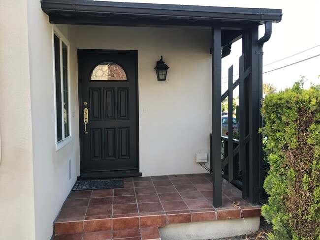 Building Photo - 2527 El Paseo