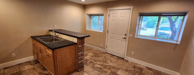 Building Photo - Columbine1104 (DK-KS)