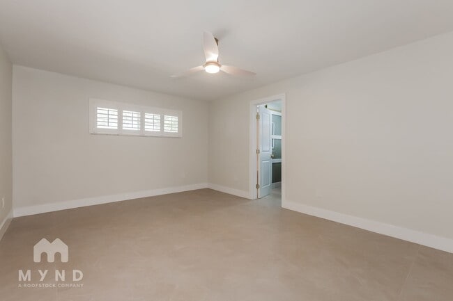 Building Photo - 10100 Paradise Blvd