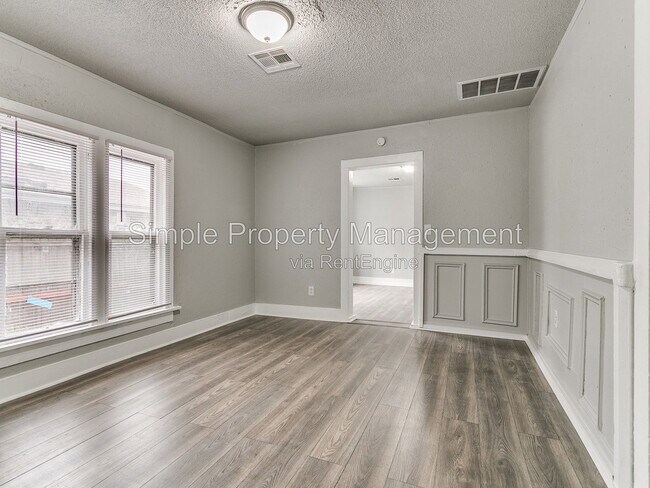 Building Photo - 1728 NE Euclid St