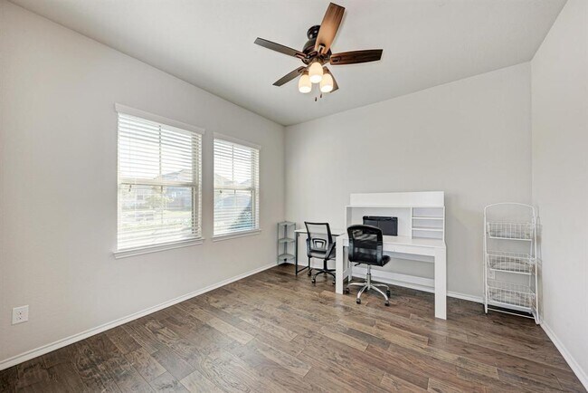 Building Photo - 136 Finley St