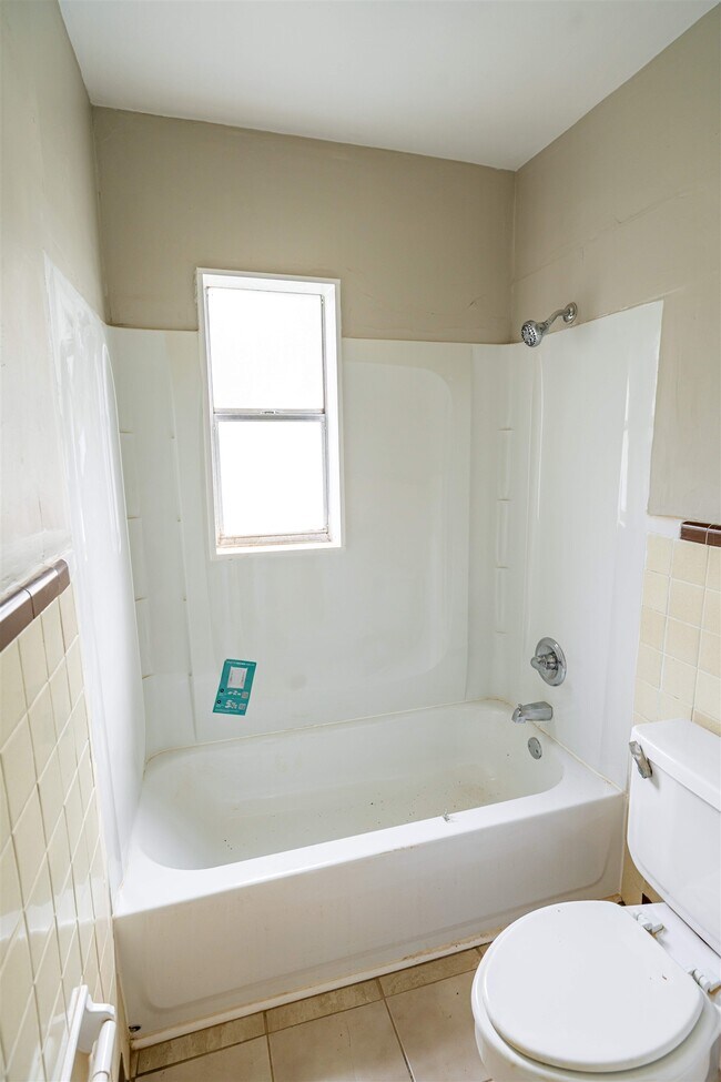 Building Photo - 1341 Charlotte St