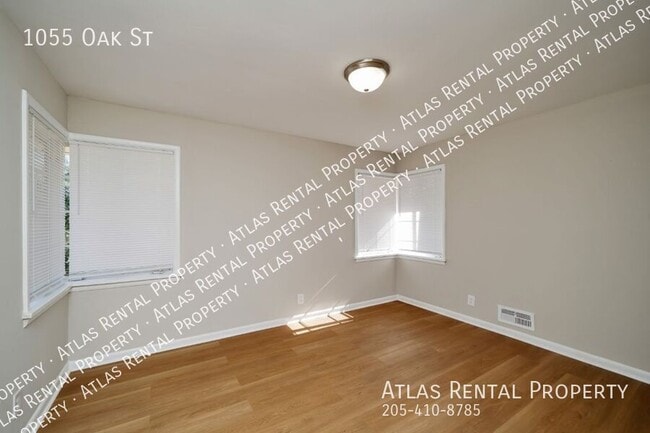 Building Photo - 1055 Oak St