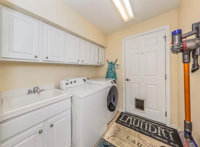 Building Photo - 11521 Dancing River Dr
