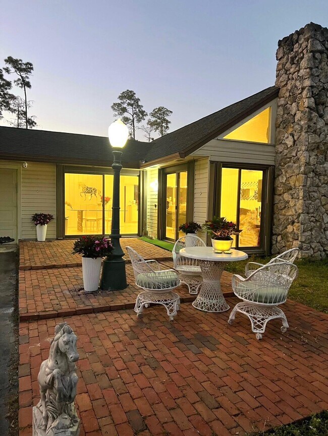 Building Photo - 583 Rambling Dr Cir