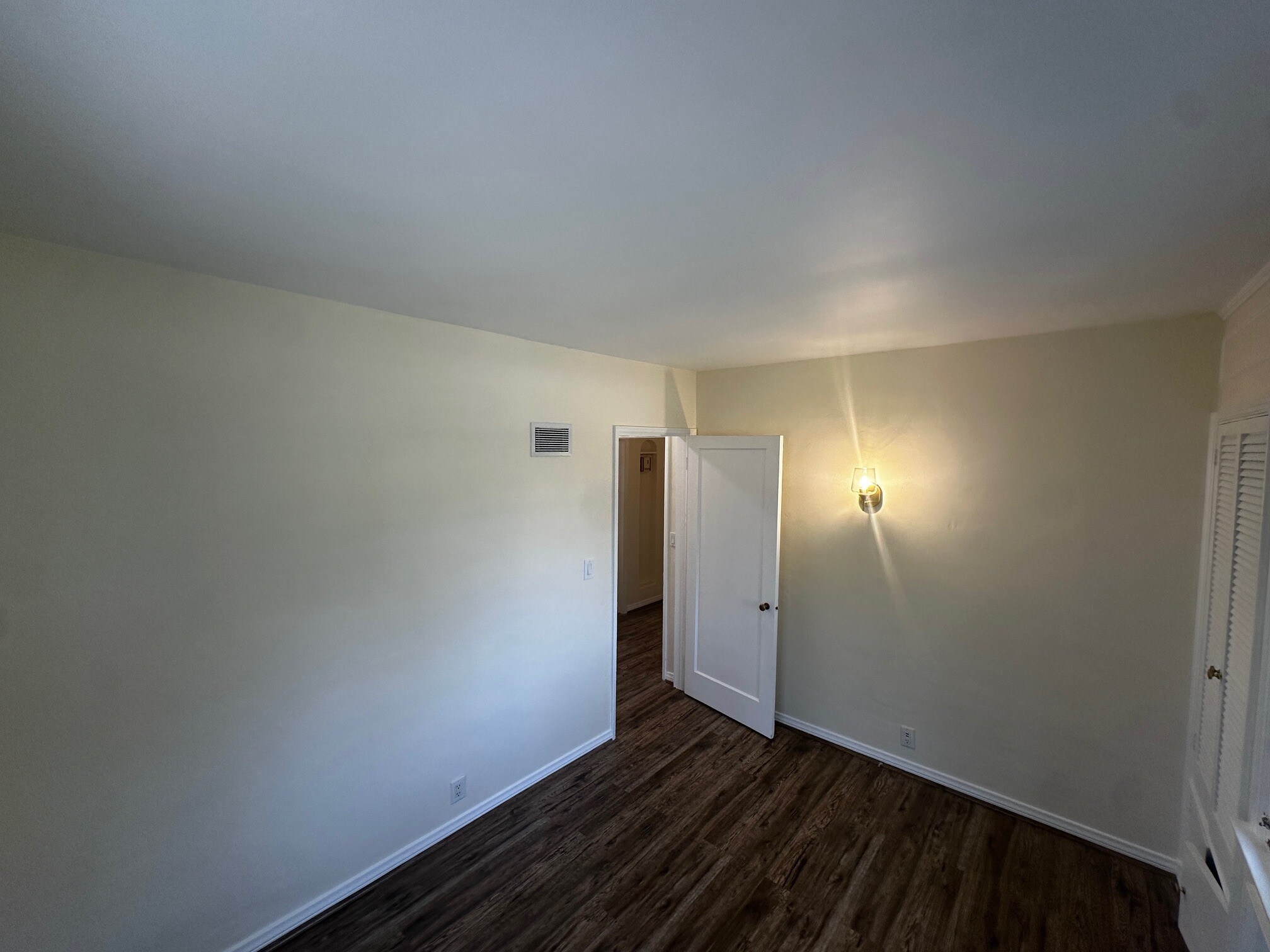 Building Photo - 2151 N Altadena Dr