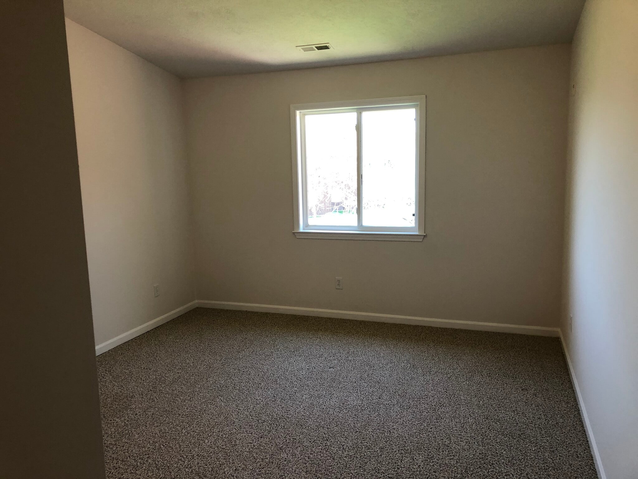 Spacious bedrooms - 806 Carom Cir