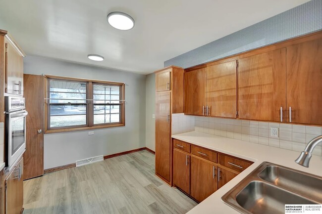 Building Photo - 4620 Van Dorn St