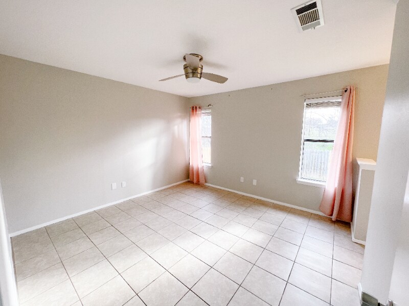 Building Photo - 1602 Dale Cove