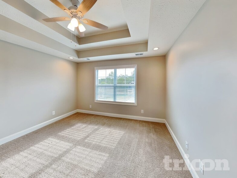 Building Photo - 204 Bonnell Dr