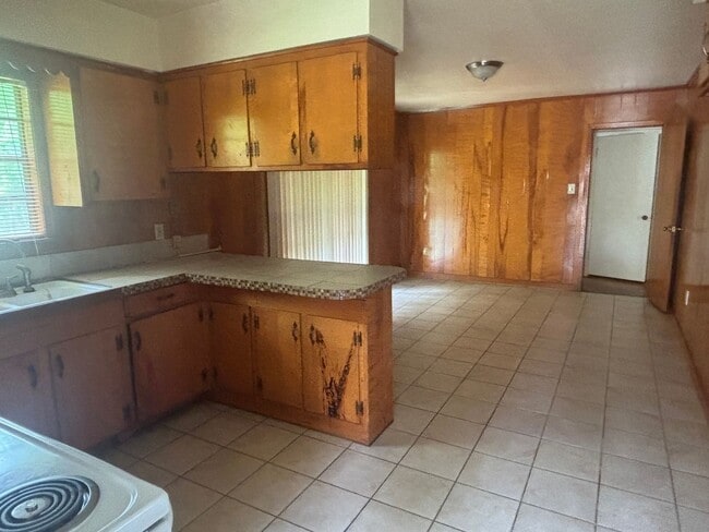 Building Photo - 963 Pine Lake Dr