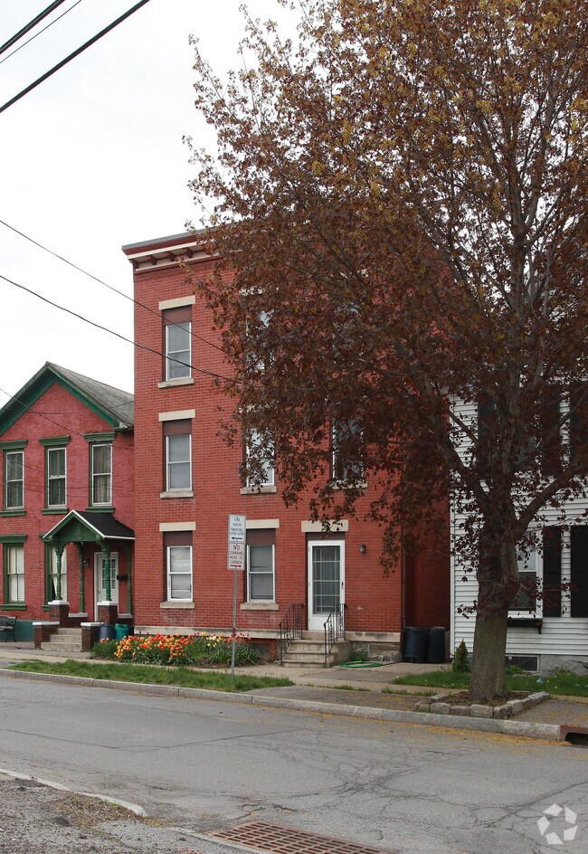 Building Photo - 319 Front St