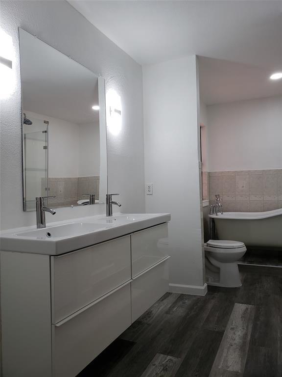 Building Photo - 703 Meadow Creek Dr
