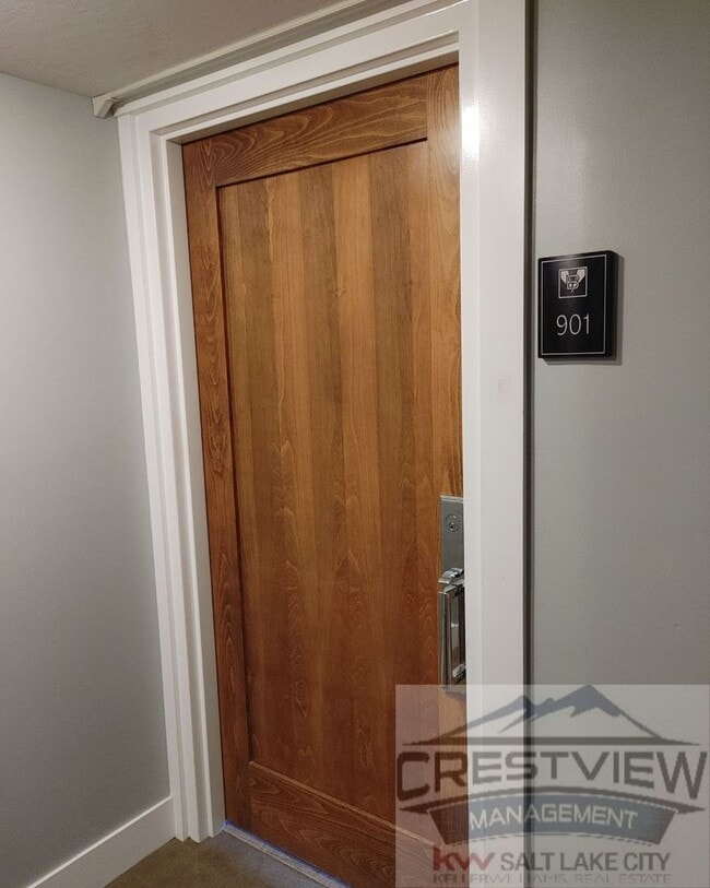 Building Photo - Broadway Condo