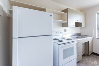 2BR, 1BA, - 1,000 SF - 2117 Brownsville Road