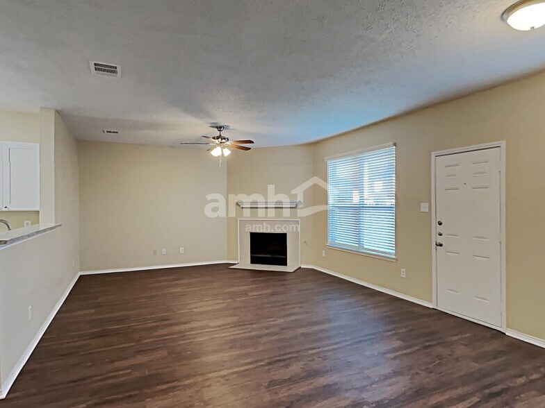 Building Photo - 10916 Fawn Valley Dr