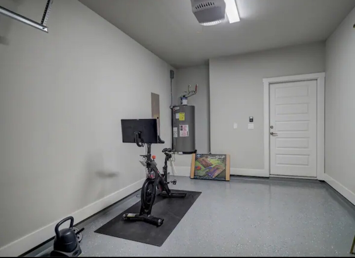 Garage - 14013 Ports O Call Dr