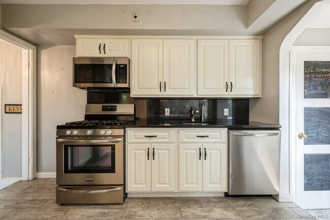 Building Photo - 212 Fernwood Terrace