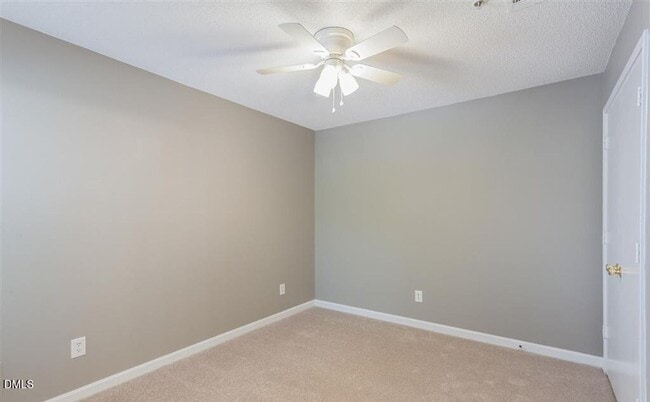 Building Photo - 4 Bed 4 Bath Condo Available for Late July Move in! Washer/Dryer Included! Parking included!