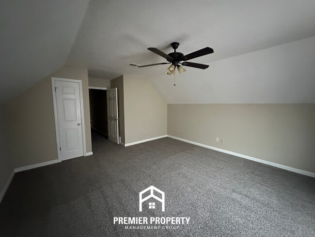 Building Photo - 8842 Aspen View Cove