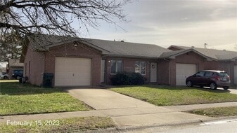 Building Photo - 325 Martin Way