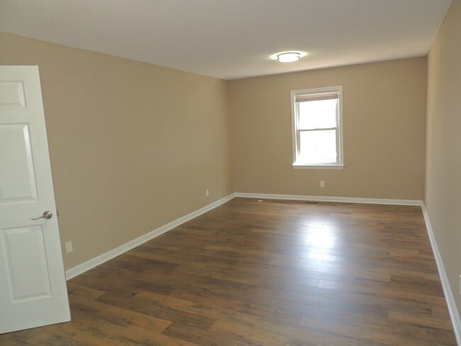 Building Photo - 5421 Thompson Cir