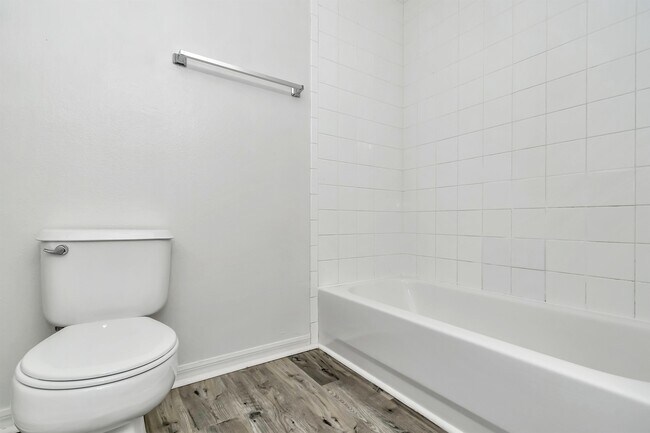 Building Photo - 2405 SE 46th Ct