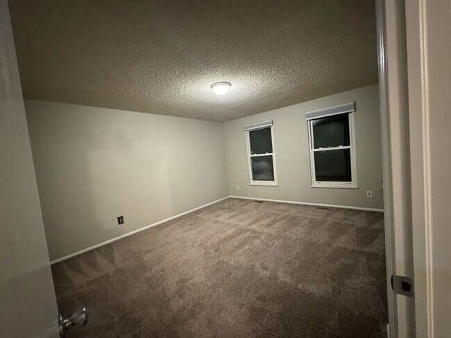 Building Photo - 150 N Carlton St