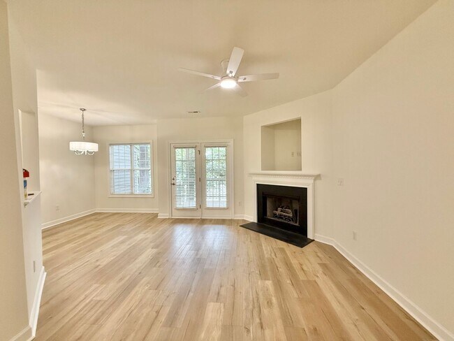 Building Photo - Newly Remodeled 3BD, 3BA Raleigh Townhome ...