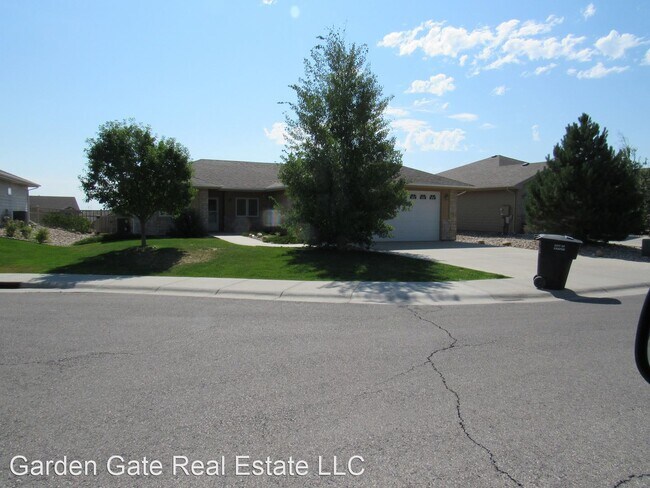 Primary Photo - 3 br, 2 bath House - 841 Recluse