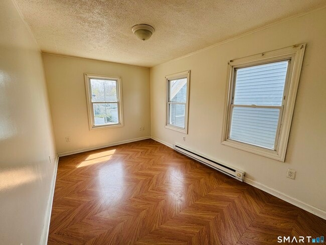 Building Photo - 260 Bunker Ave