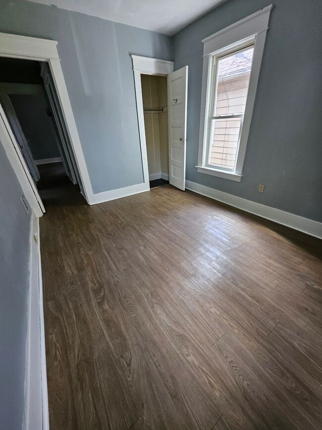 Building Photo - Upper 2 bedroom unit