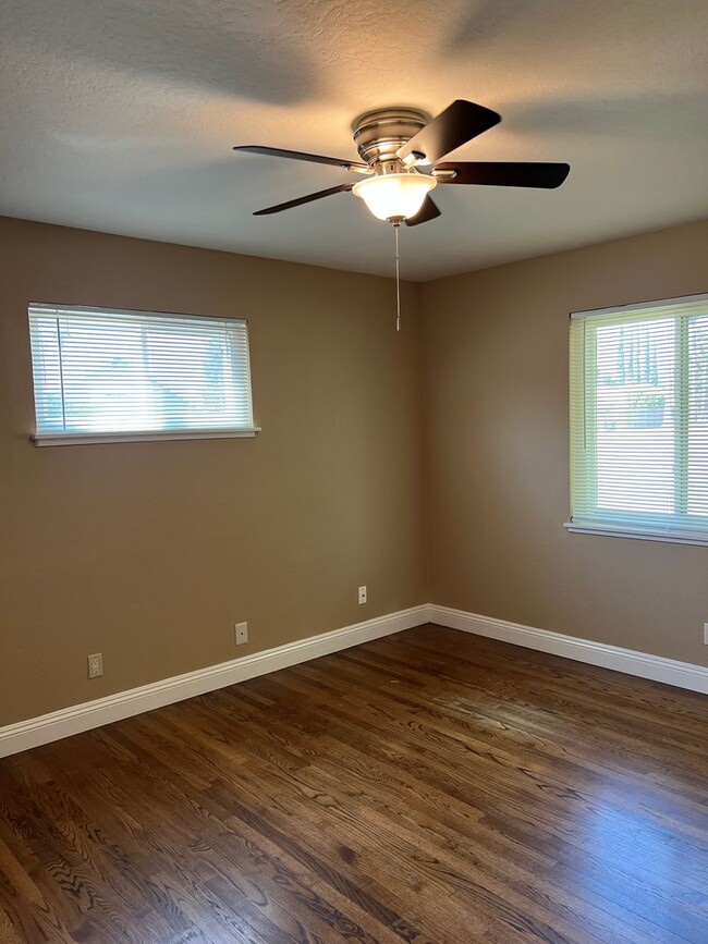 Building Photo - BEAUTIFUL 4 BED CARMICHAEL HOME WITH POOL!!