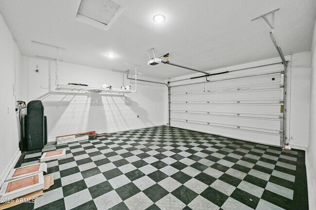 Building Photo - 4030 W Ross Ave