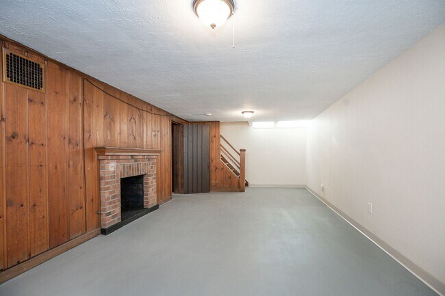 Building Photo - Charming 3 bedroom house Shaker Heights!!