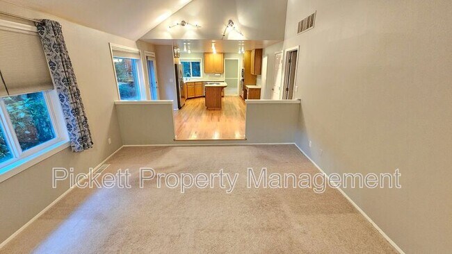 Building Photo - 6559 Gleneagle Ave SW