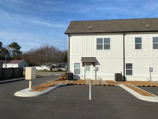 Back of house and parking - 121 Cooper Rd