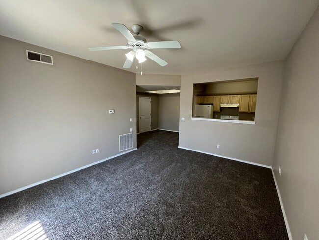 Building Photo - Second Floor 1 bedroom 1 bath apartment- C...