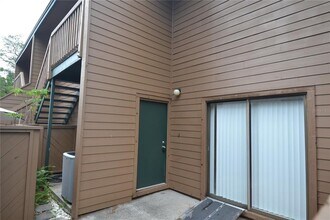 Building Photo - 605 Lennox Rd W